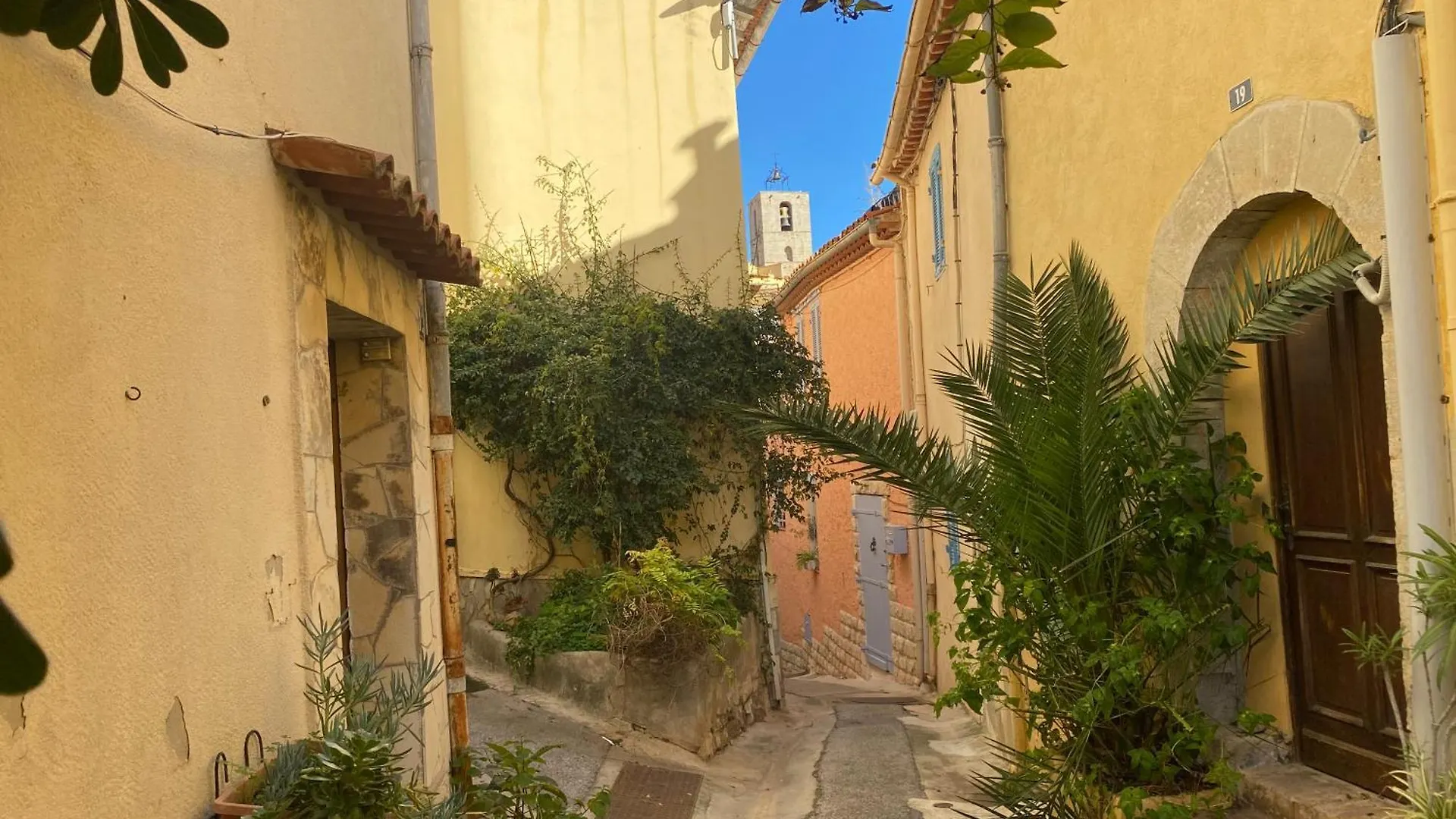 Spacieux duplex, vue mer et belle terrasse Hyères Appartement
